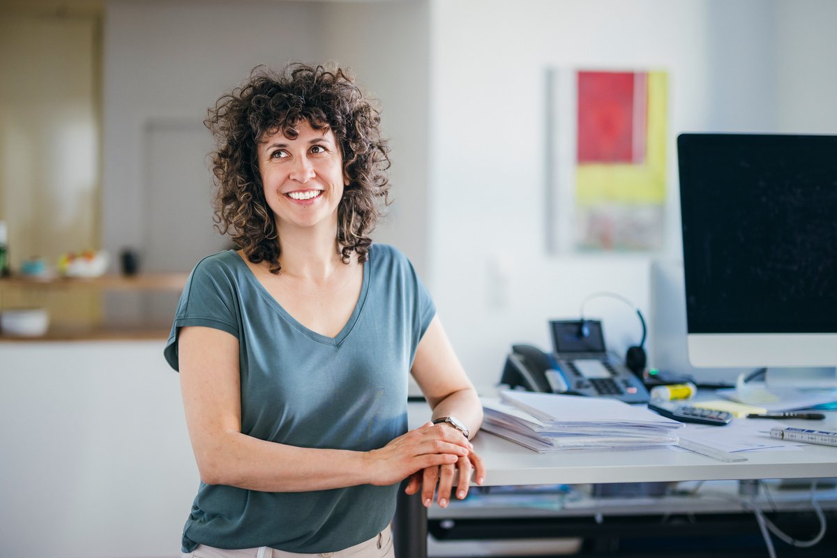 Nadin Link im Büro